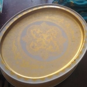 Metal sewing tin